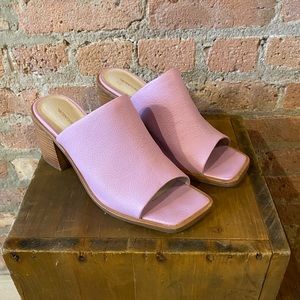 Intentionally Blank size 10 genuine leather slip-ons in great condition